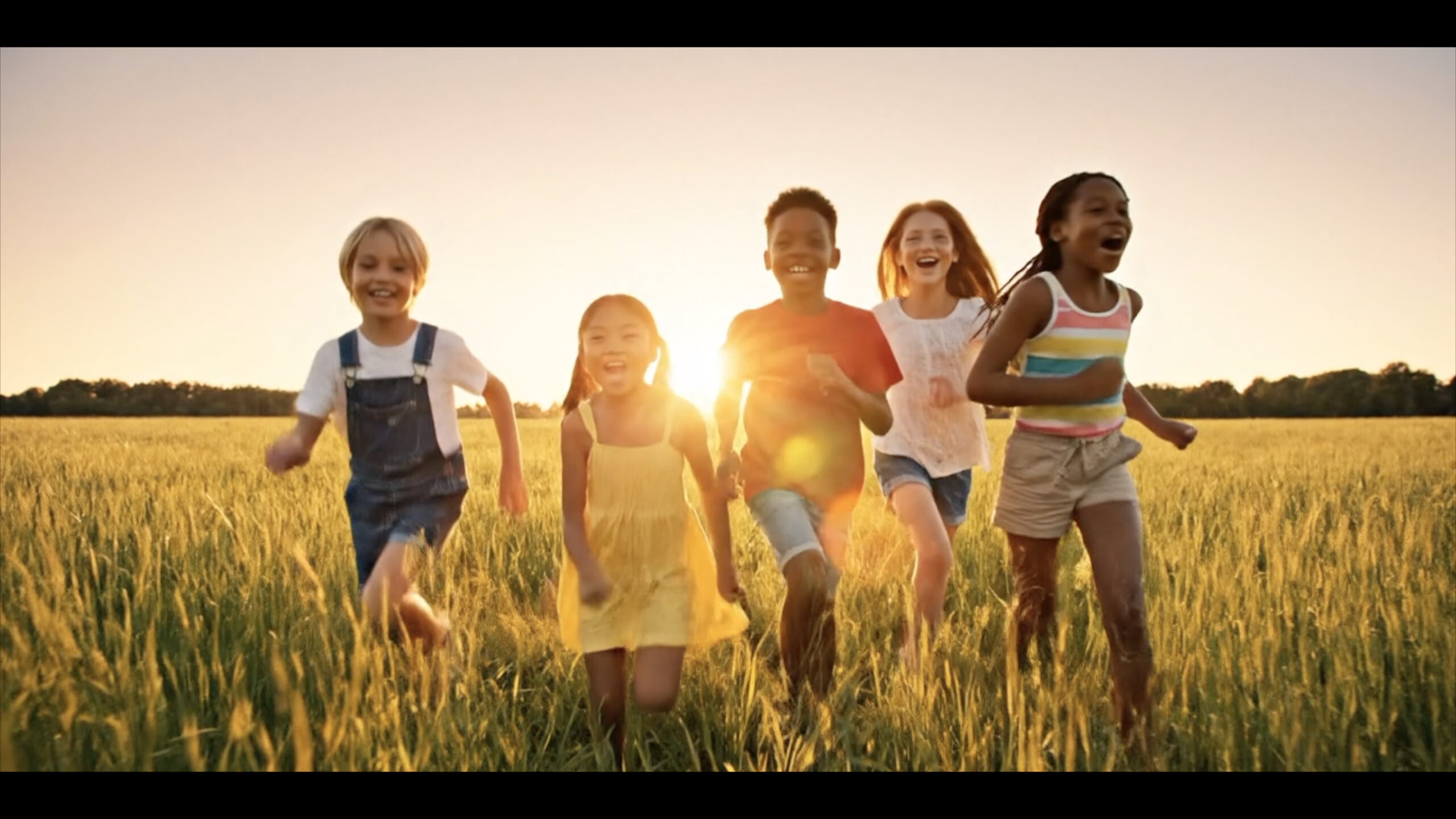 À La Manufacture du Film, l’intelligence artificielle est un outil au service de la création. Elle nous permet d’optimiser les coûts, d’élargir les possibilités visuelles et de rendre certains projets, notamment pédagogiques, accessibles. Un atout de plus pour raconter vos histoires.